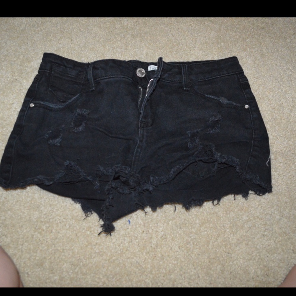 Small flirty black jean shorts